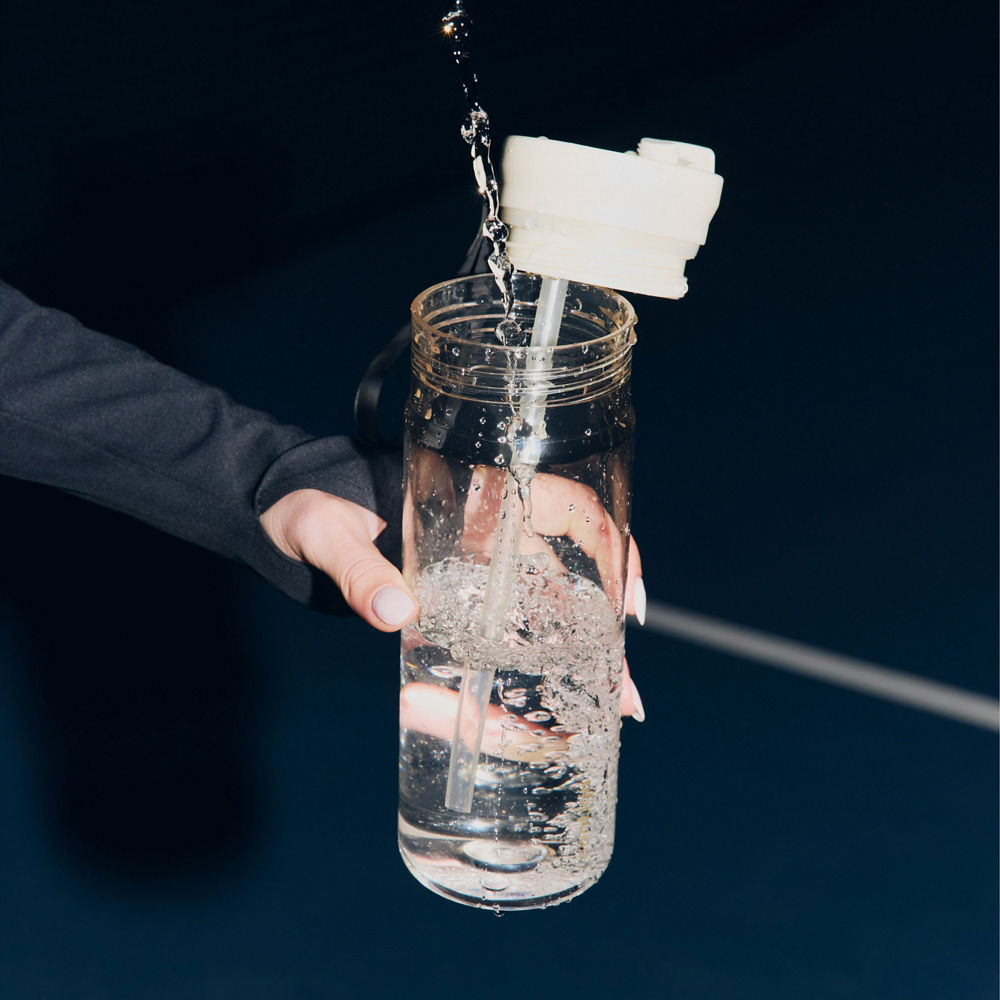 28oz-dualsip-plastic-bottle-b3 bevt0009_contigo_2225975_dualsip_28oz_oatmilkplastic_atf6